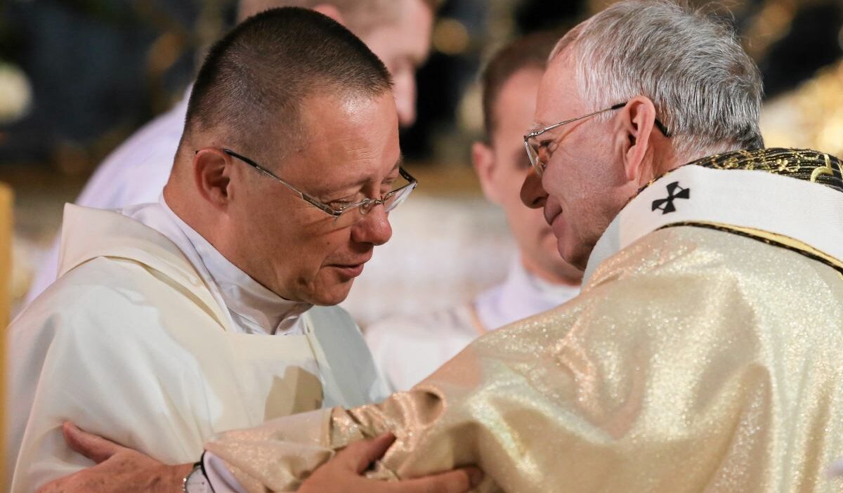 Kardinal ryś krakow'da bir pedofili komisyonu kuracak mı? "dosyayı açmak wojtyla'nın mirasına darbe vuracak". 1 Kardinal ry krakow da bir pedofili komisyonu kuracak mi dosyayi acmak wojtyla nin mirasina darbe vuracak 27243