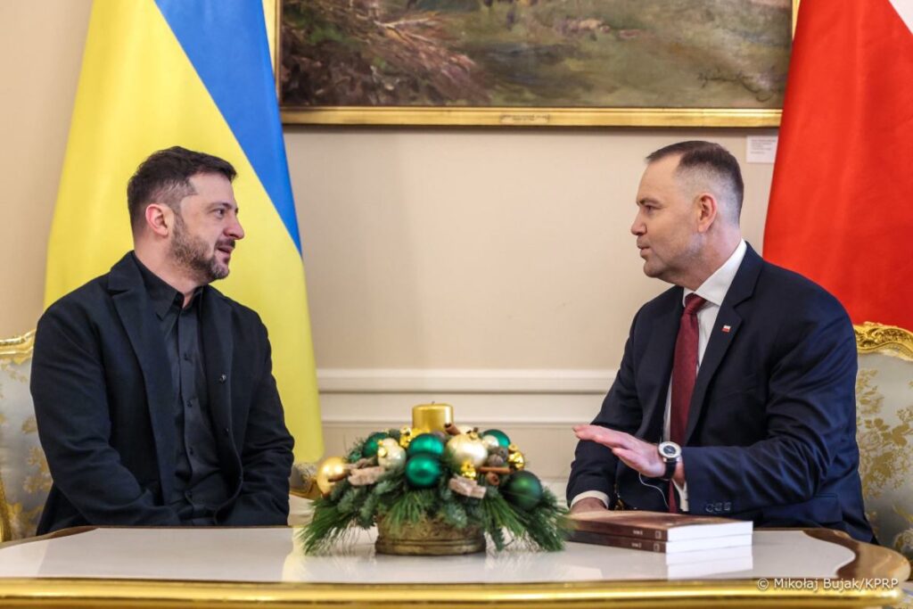 karol nawrocki volodymyr zelensky ye bir hediye takdim etti volhynian katliami ile ilgili olarak 31216
