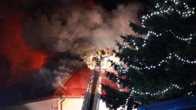 Kasap dukkani yaniyor 20 itfaiye ekibi is basinda 31595