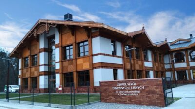 Kereste ve ormancilik kompleksi ogrencileri uzun suredir gorev yapan mudurun ayrilmasini protesto etti 28686