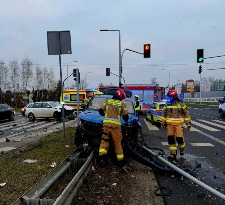 Kırmızı ışıkta geçmiş ve başka bir araçla çarpışmıştır. Suçlu 15 ceza puanı aldı 1 Kirmizi isikta gecmis ve baska bir aracla carpismistir suclu 15 ceza puani aldi 27413