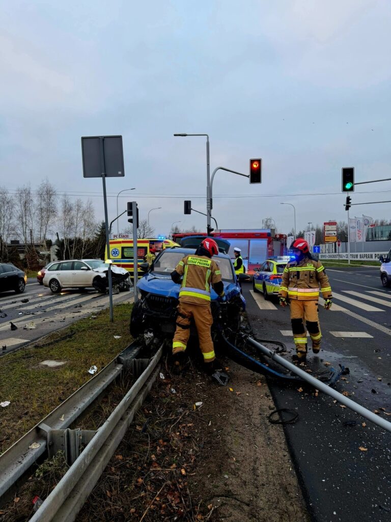 kirmizi isikta gecmis ve baska bir aracla carpismistir suclu 15 ceza puani aldi 27413