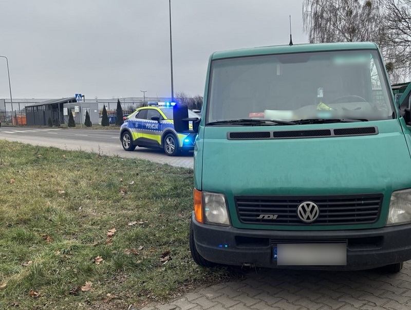 Lębork. Kocasıyla birlikte bir minibüs kullanıyordu. Bir virajda kadın araçtan düştü 1 L bork kocasiyla birlikte bir minibus kullaniyordu bir virajda kadin aractan dustu 27905