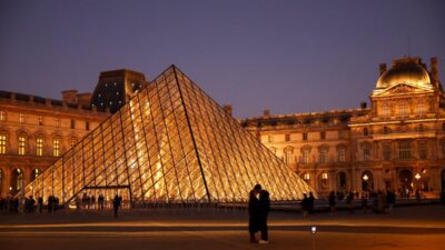 Louvre da bir baska olay yuzlerce eser zarar gordu 28303