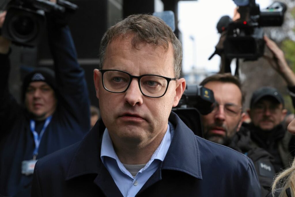 marcin romanowski davasinda geri donus hukuk ve adalet partisi pis milletvekilinin savunma avukati mahkemenin kararini bildirdi 31204