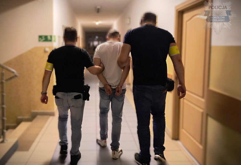 Maskeli adam benzin istasyonu calisanini tehlikeli bir cisimle tehdit ederek para vermesini istedi 30034