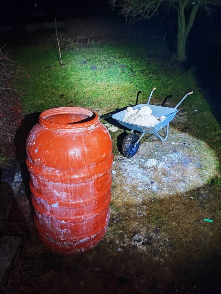 mazovia da yasadisi amfetamin fabrikasi cokertildi uyusturucular bir el arabasiyla tasiniyordu 30329