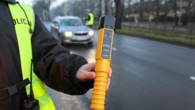 Medya: sarhoş savcı bir çarpışmaya neden oldu. Polis gözaltı merkezine götürüldü 2 Medya sarhos savci bir carpismaya neden oldu polis gozalti merkezine goturuldu 29454