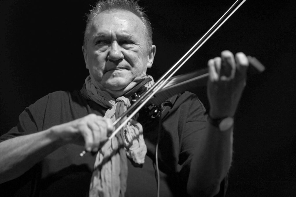 michal urbaniak oldu muzisyenin esine dokunakli bir veda 31452