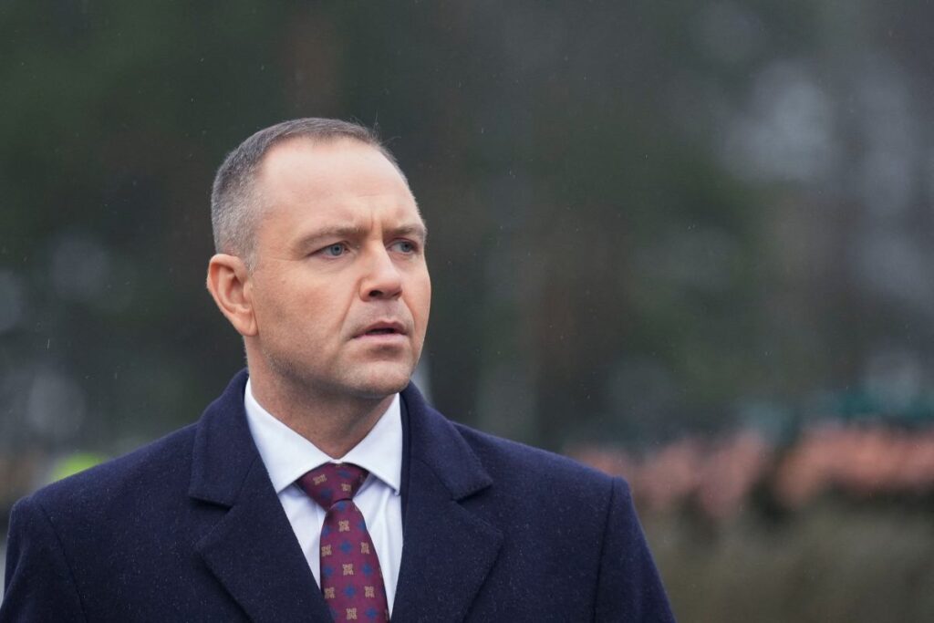 nawrocki nin daha once sahip olmadigi kadar cok olumsuz reyting yeni bir cbos anketi var 30129