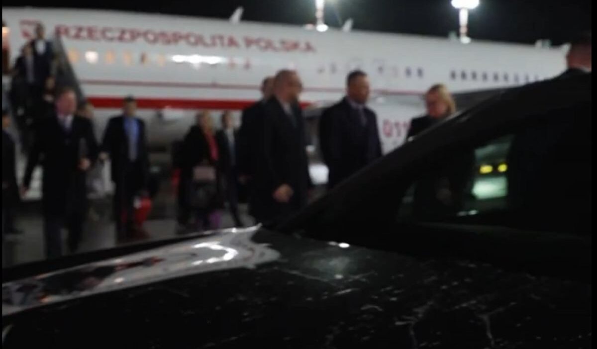 Nawrocki'ye kirli bir limuzin tahsis edildi. Arlukowicz: başbakanlık kendine çeki düzen versin 1 Nawrocki ye kirli bir limuzin tahsis edildi arlukowicz basbakanlik kendine ceki duzen versin 29714