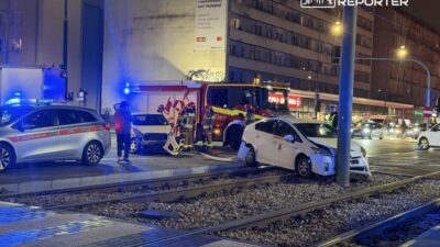 Ochota da carpisma carpismanin ardindan arac bir direge carpti ve tramvay yolunu kapatti 30967