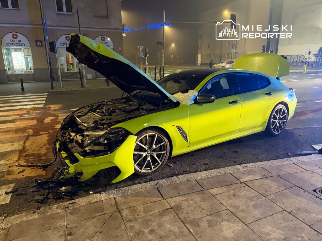 ochota da iki arac carpisti parcalanmis spor bmw 31358