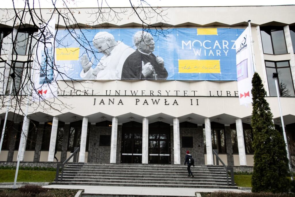 ogrencinin noel pazarinda saldiri hazirliginda oldugundan supheleniliyor lublin katolik universitesi nden bir sozcu olayla ilgili ayrintilari acikladi 30351