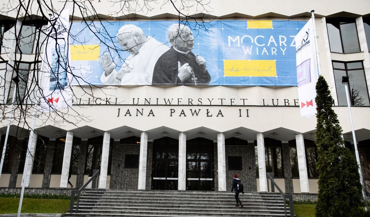 Ogrencinin noel pazarinda saldiri hazirliginda oldugundan supheleniliyor lublin katolik universitesi nden bir sozcu olayla ilgili ayrintilari acikladi 30351