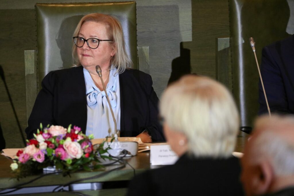 oie nica da kurtaj davasi savcilik manowska nin sikayetini kabul etmedi 32122