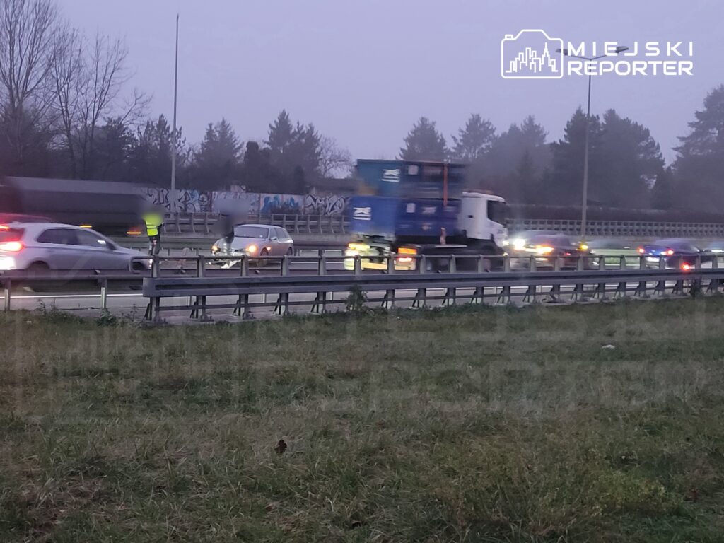 okulda sok edici bir sabah 14 yasindaki bir cocuk elinde palaya benzeyen bir cisimle bahceye girdi 30258