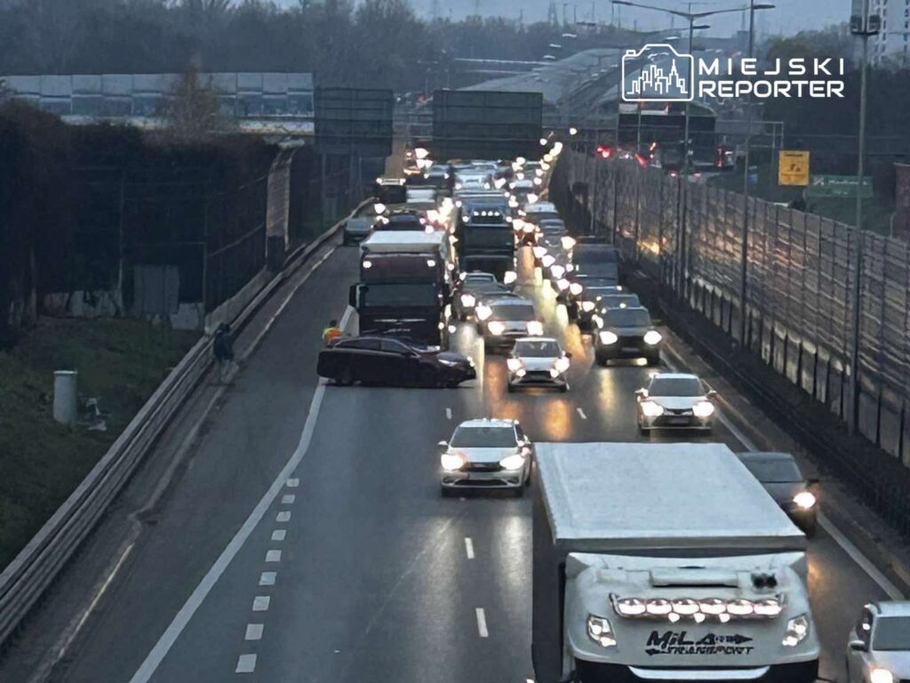 otoyollarda iki olay meydana geldi birkac kilometrelik trafik sikisikligi 27586