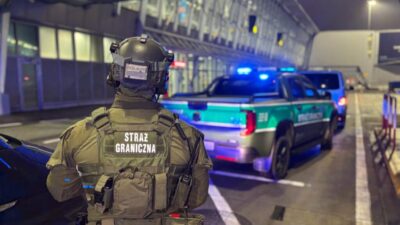 Panama dan polonya ya iade 65 yasindaki adam organize bir suc grubunun basindaydi ve interpol kirmizi bulteniyle araniyordu 32060