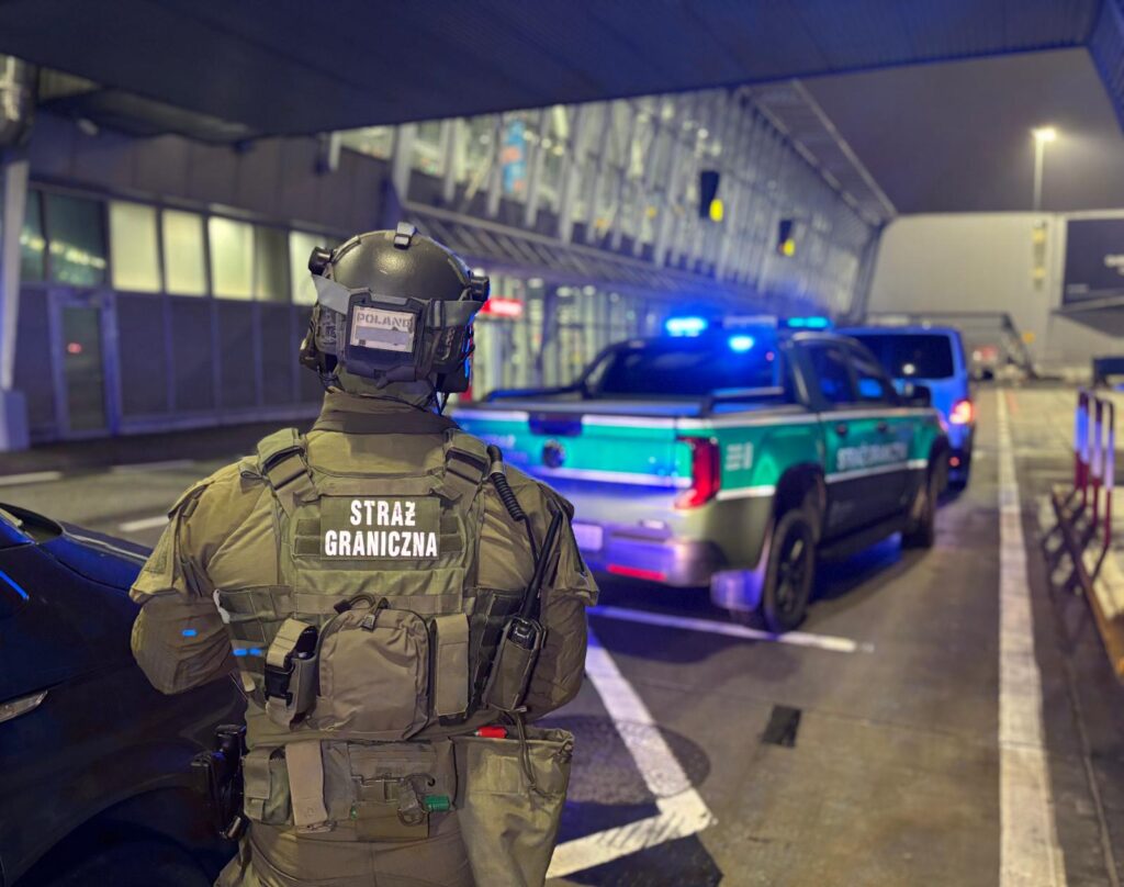 panama dan polonya ya iade 65 yasindaki adam organize bir suc grubunun basindaydi ve interpol kirmizi bulteniyle araniyordu 32060