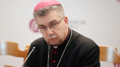 Piskoposluk yeni çekirdek müfredatı sundu. "bakanlık yasaları çiğnedi". 2 Piskoposluk yeni cekirdek mufredati sundu bakanlik yasalari cignedi 27635