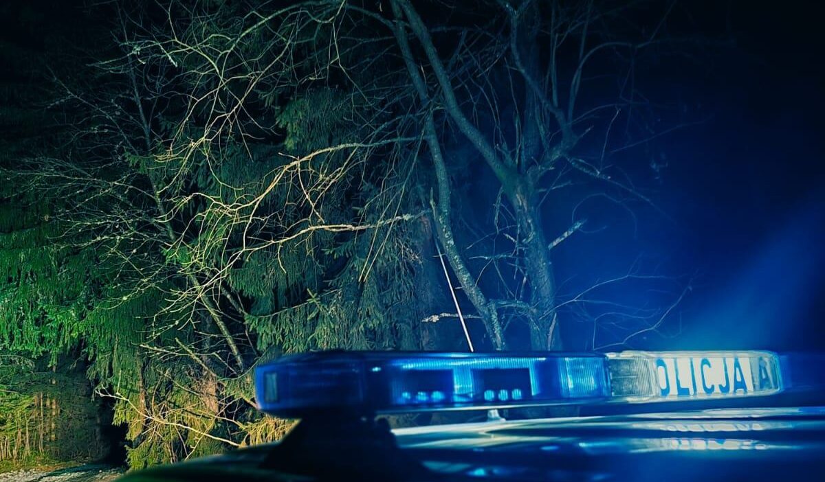 Podlasie de 18 yasinda bir genc oldu basindan aldigi yaralarla bir diskonun onunde yatiyordu 32569