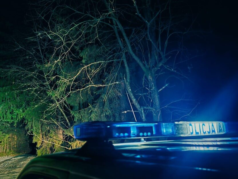 Podlasie de 18 yasinda bir genc oldu basindan aldigi yaralarla bir diskonun onunde yatiyordu 32569