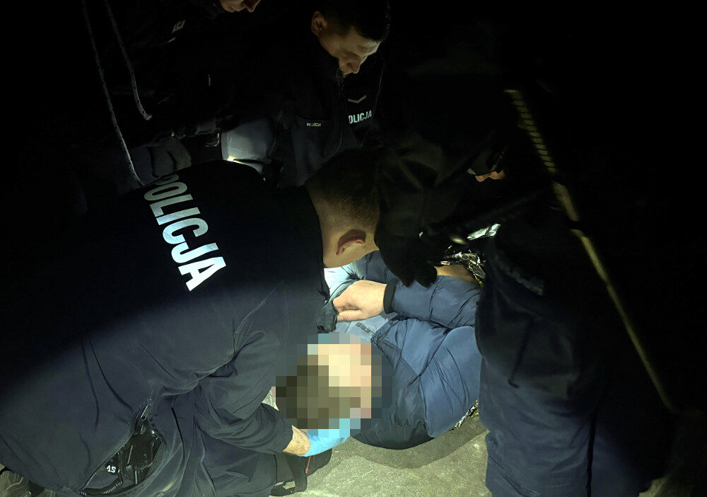 Polis memurları tor operasyonu sırasında bir adamın hayatını kurtardı. Kurban hayata döndürüldü 1 Polis memurlari tor operasyonu sirasinda bir adamin hayatini kurtardi kurban hayata donduruldu 31153