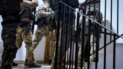 Polonya da kalislarini yasadisi olarak yasallastirdiklari gerekcesiyle 24 kisi gozaltina alindi 28988