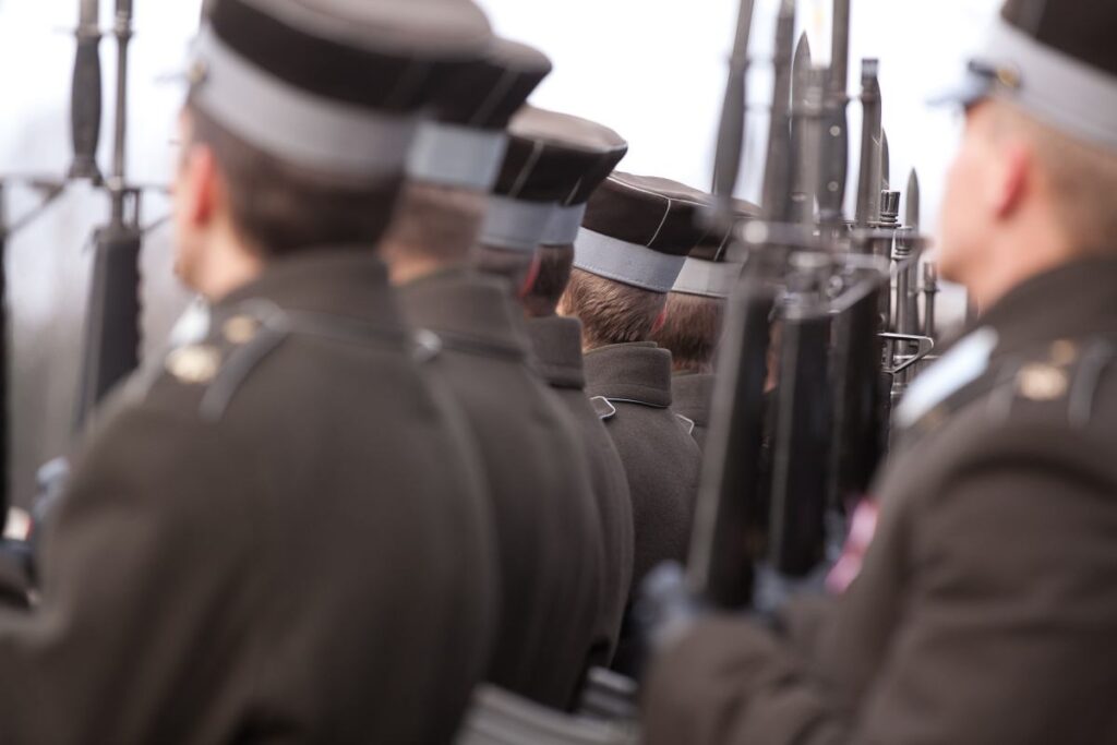 polonya nin komsusu zorunlu askerlige karar verdi ordudan bir duyuru var 27511