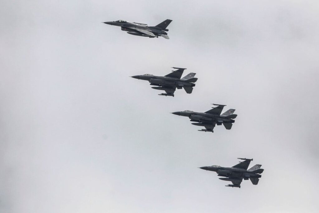 polonya savas ucaklari bir rus ucagina onleme yapti ordu bir bildiri yayinladi 32329