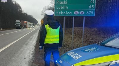 Polonya ukrayna sinirinda devasa bir trafik sikisikligi bir dizi kamyon 20 km boyunca 36 saat beklemek zorundasiniz 31537