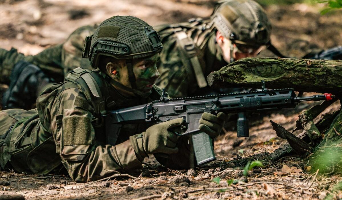 Polonya yi kim savunacak son anketin sonuclari aciklandi 27304