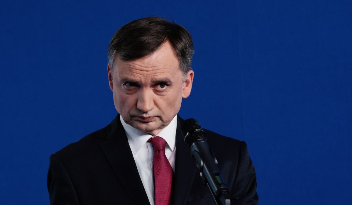 Polonyalilar ziobra nin yurtdisinda kalma kararini boyle degerlendiriyor anket hic suphe birakmiyor 31833