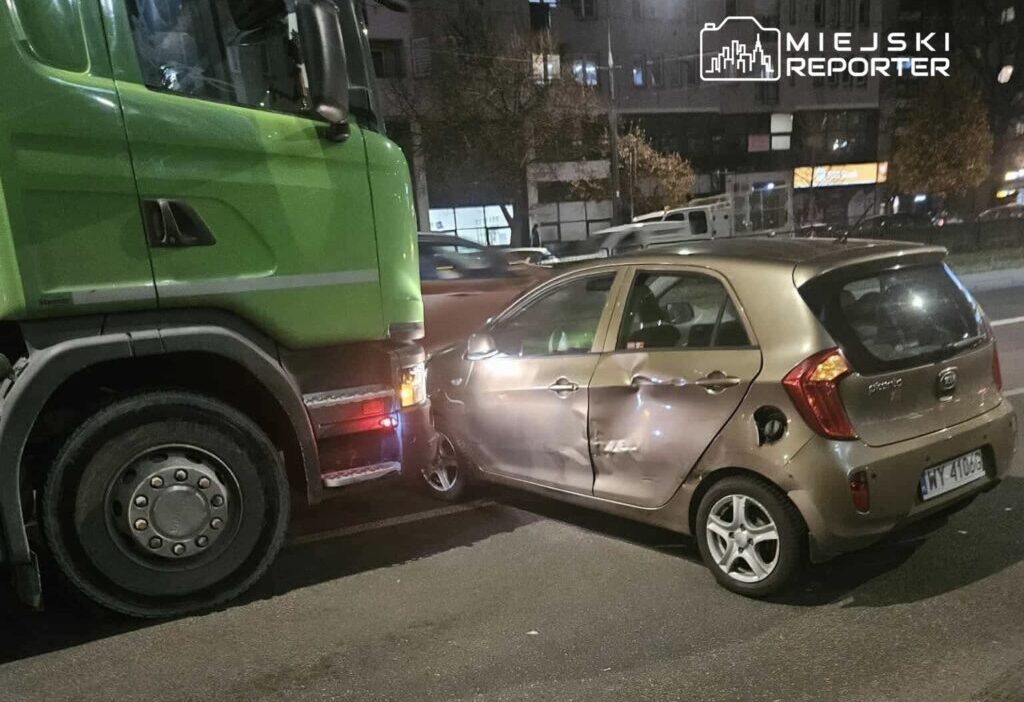 Powszechny tiyatrosu yakininda carpisma beton mikseri surucusune 2000 pln para cezasi ve 10 puan 27660