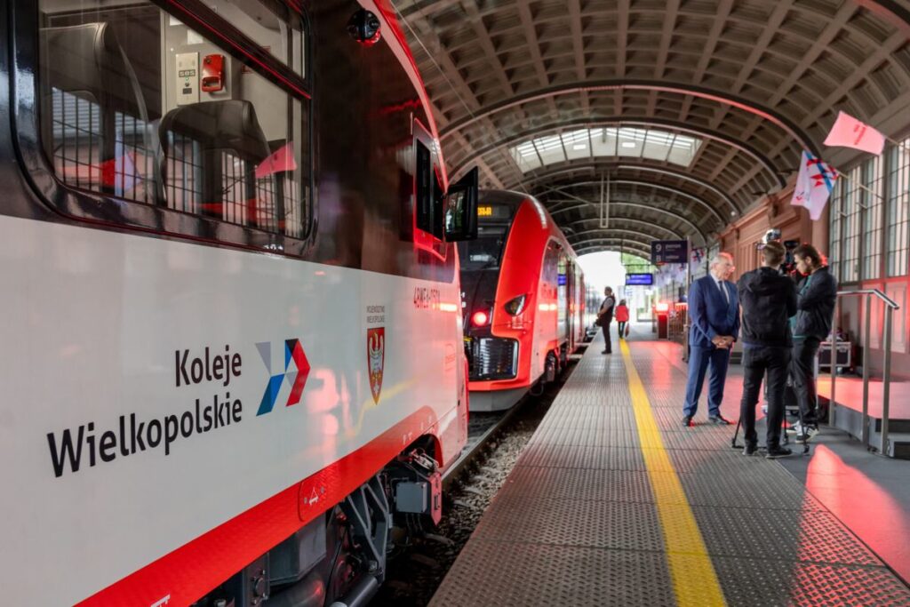 poznan raylarda hizmet eylemi demiryolu trafigi birkac saatligine askiya alindi 27973