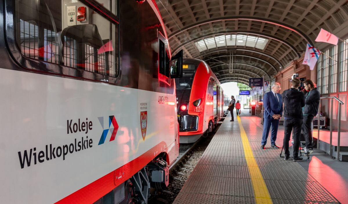 Poznan. Raylarda hizmet eylemi. Demiryolu trafiği birkaç saatliğine askıya alındı 1 Poznan raylarda hizmet eylemi demiryolu trafigi birkac saatligine askiya alindi 27973