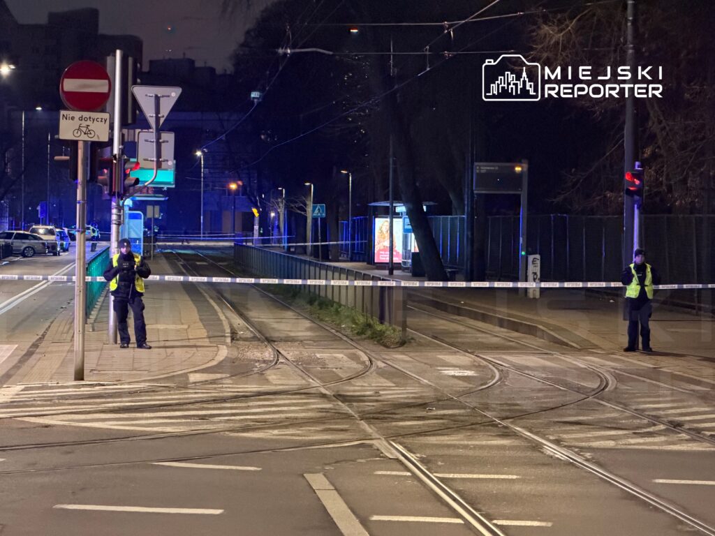 praga p noc ta bir tramvay rayinda supheli paket piroteknikciler olay yerinde calisiyordu bir guvenlik bolgesi olusturuldu 27322