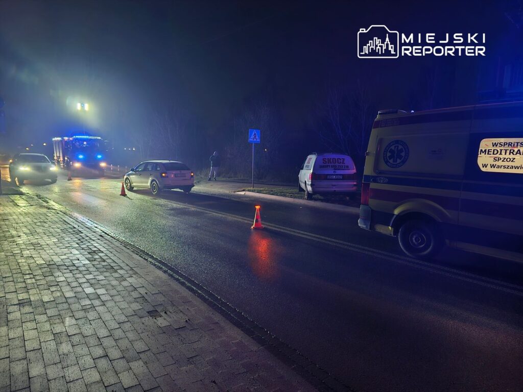 pruszk w da bir skoda ile bir volkswagen carpisti araba cimenlerin uzerine dustu 29049