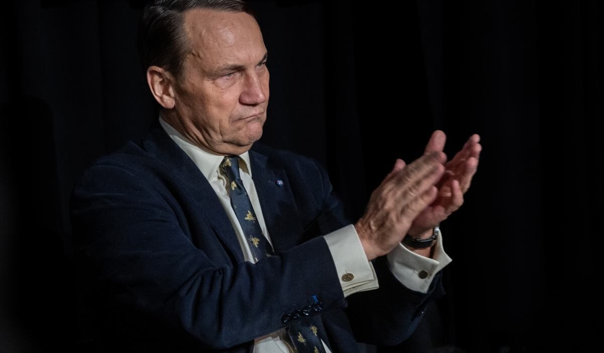 Rus bakan sikorski ye ates puskurdu savas hazirliklari 27817