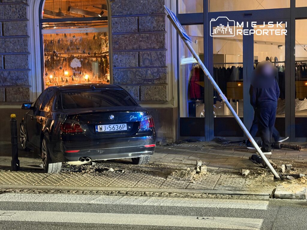rus uyruklu bir kisi saviour meydani nda bmw ile drift yapti bir yayaya carpti ve onu bir binaya carparak ezdi 31234