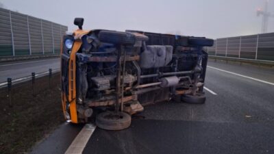 S8 de iki arac carpisti lublin yan yatti 31401