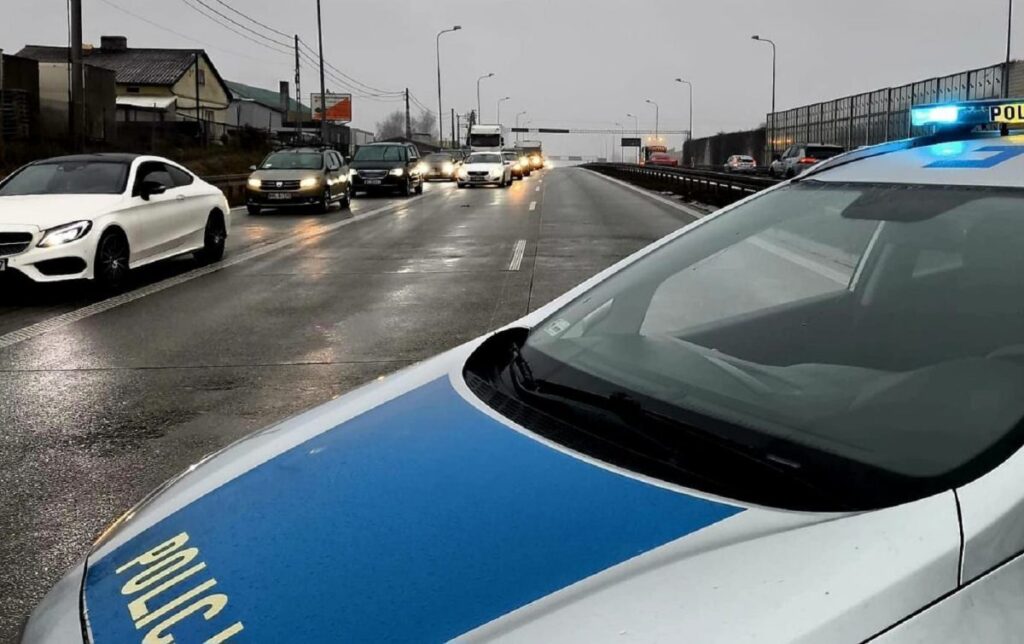 s8 de karambol varsova yonunde yol trafige kapatildi 32475