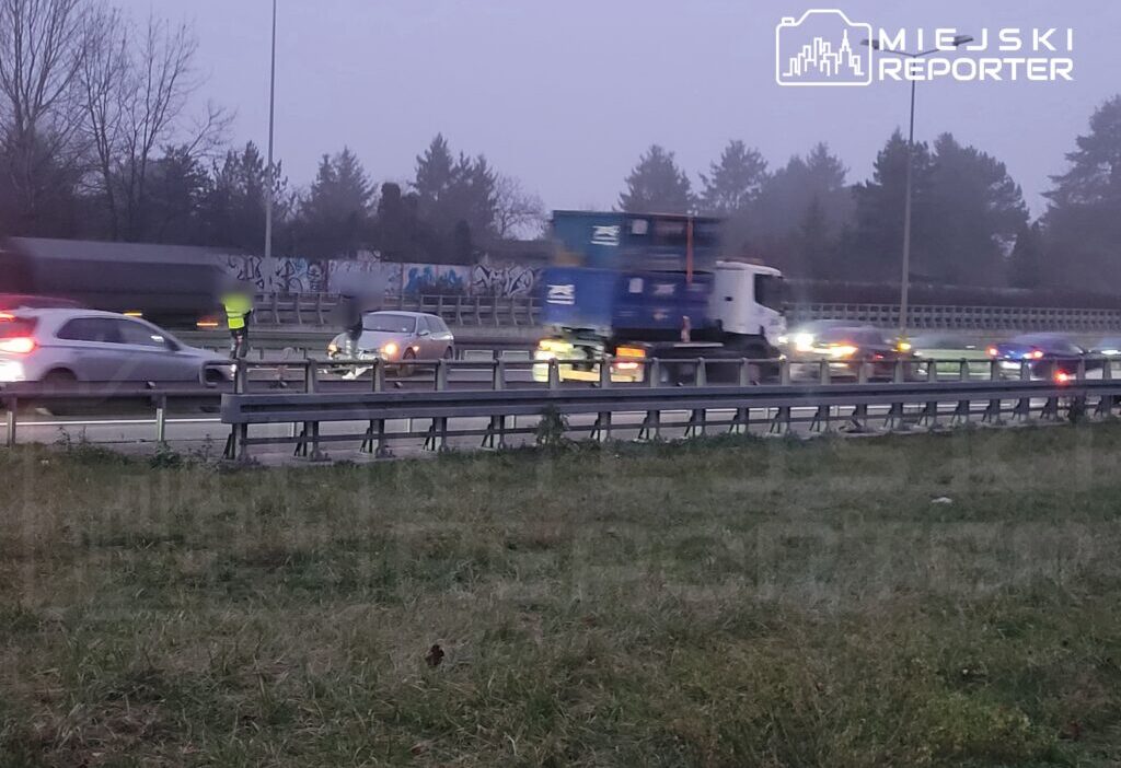 S8'de üç araç çarpıştı. Trafik sıkışıklığı 10 kilometreden daha uzun! 1 S8 de uc arac carpisti trafik sikisikligi 10 kilometreden daha uzun 30246