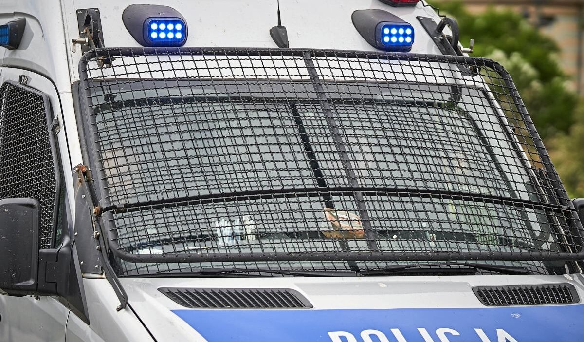 S8'e acımasız saldırı. Medya: maskeli saldırganlar i̇spanyol taraftarların bulunduğu otobüse zorla girdi. 1 S8 e acimasiz saldiri medya maskeli saldirganlar i spanyol taraftarlarin bulundugu otobuse zorla girdi 29162