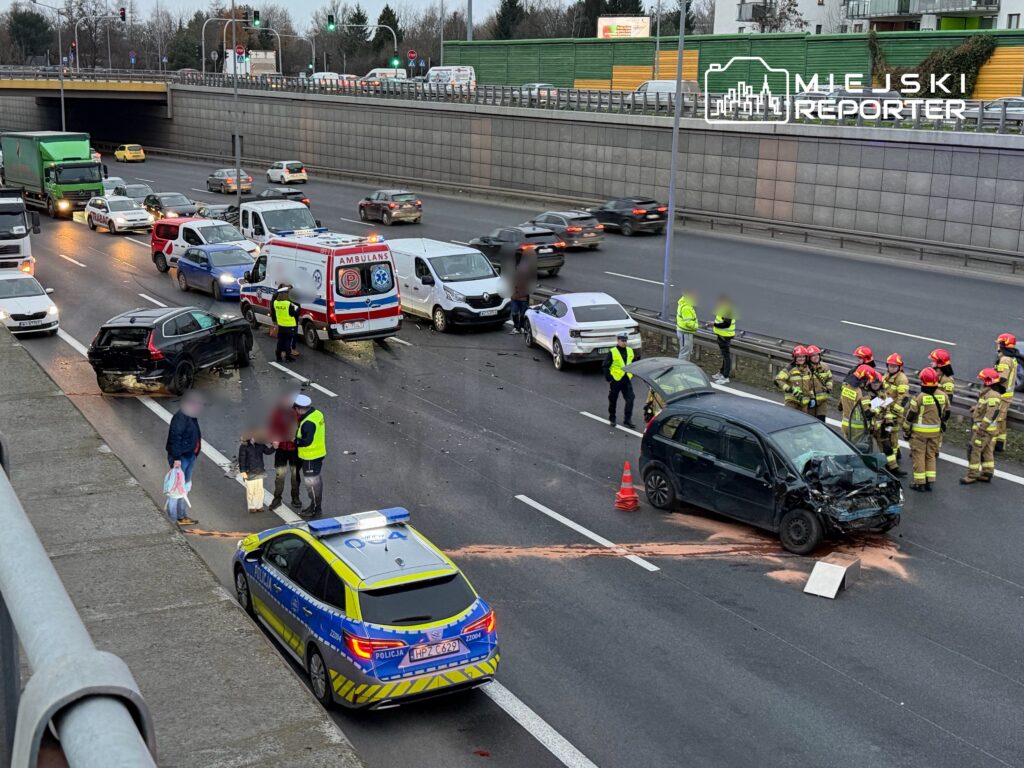 s8 guzergahinda ciddi kaza yol trafige kapandi kilometrelerce uzunlukta bir trafik sikisikligi olustu 29516