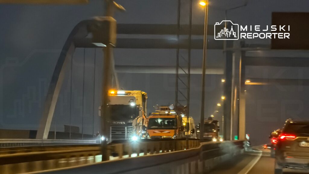 S8 guzergahinin asfaltlanmasi trafigi felc etti 9 kilometrelik trafik sikisikligi 28264