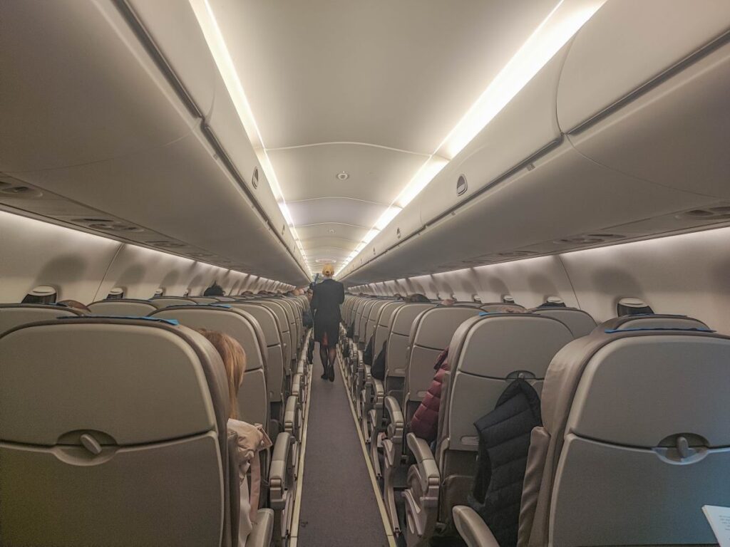 sanepid acilen varsova ya giden bir ucaktaki yolculari ariyor nedeni ise tehlikeli bir virus 28309