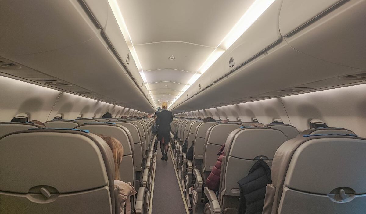 Sanepid acilen varsova ya giden bir ucaktaki yolculari ariyor nedeni ise tehlikeli bir virus 28309