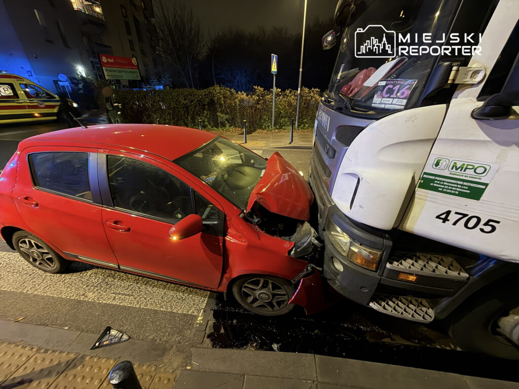 sarhos toyota surucusu cop kamyonuna kafa kafaya carpti sadece cocugumu anaokuluna goturmek icin araba kullaniyordum 28599